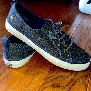 Women’s navy pier wave leopard shoes size 11